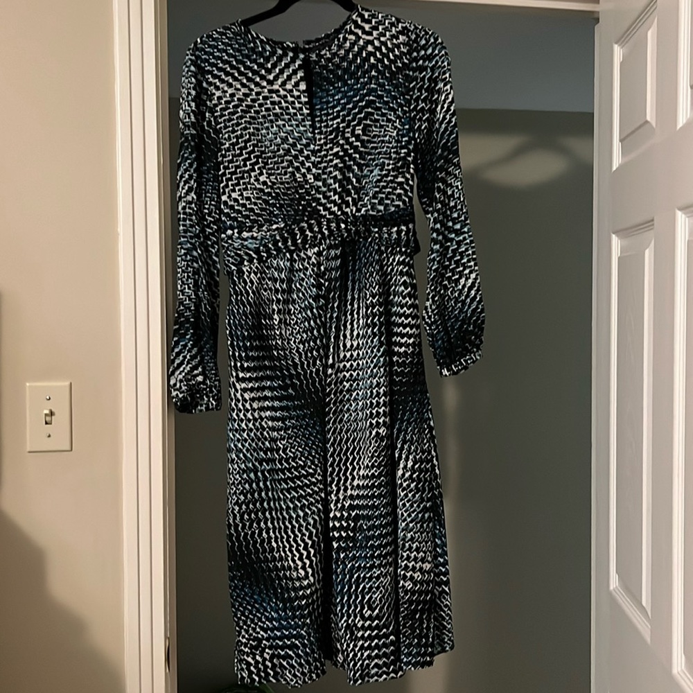 Pretty dress with flattering waist detail